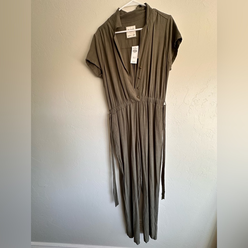 Abercrombie & Fitch Olive Green Button-Up Jumpsuit Medium NWT